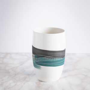 mug céramique, porcelaine, peinte en noir et bleu canard Horizon bis